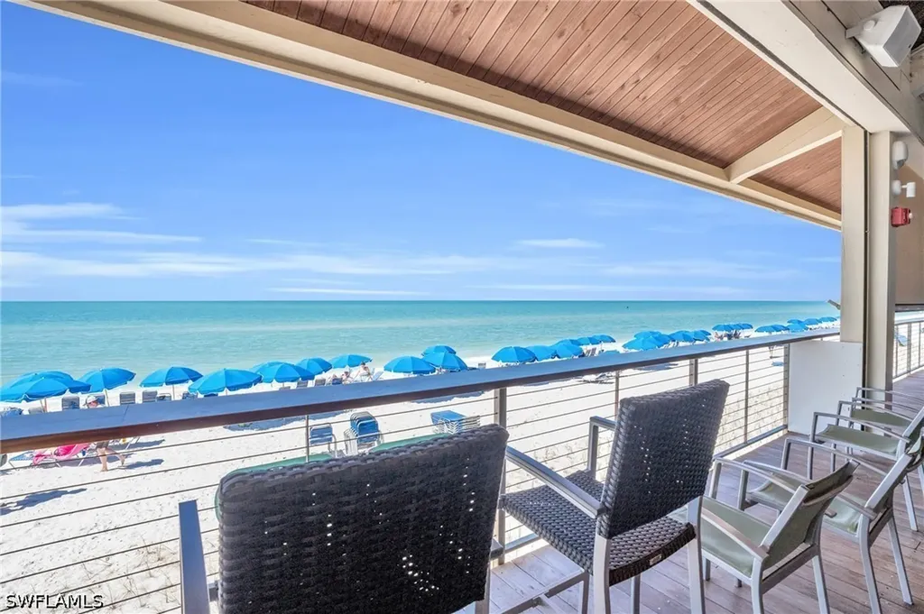 6585 Nicholas Boulevard Naples FL 34108