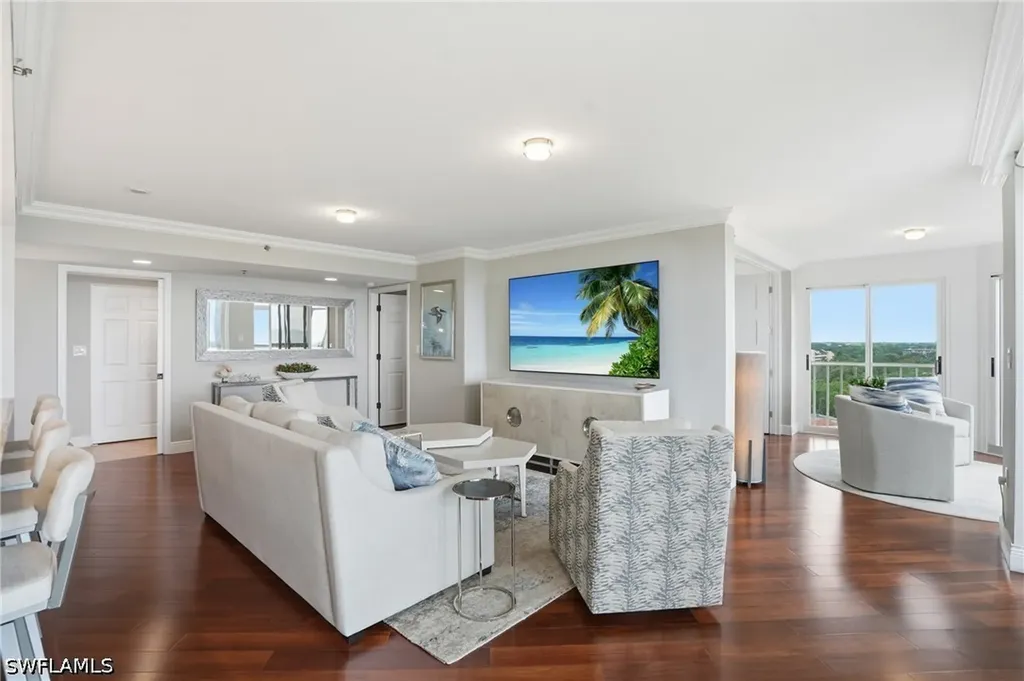 6585 Nicholas Boulevard Naples FL 34108