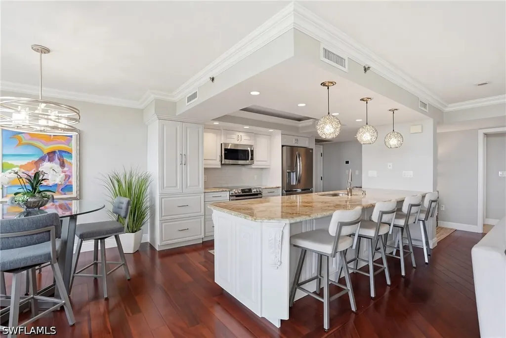 6585 Nicholas Boulevard Naples FL 34108