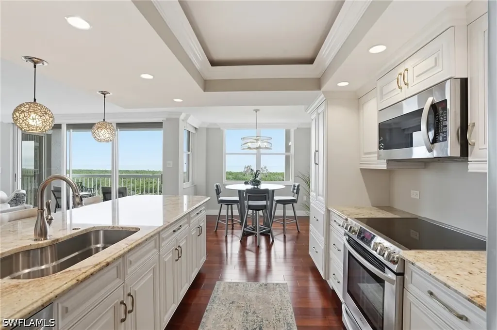 6585 Nicholas Boulevard Naples FL 34108