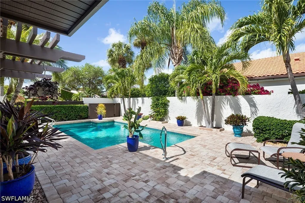 565 Tierra Mar Lane Naples FL 34108