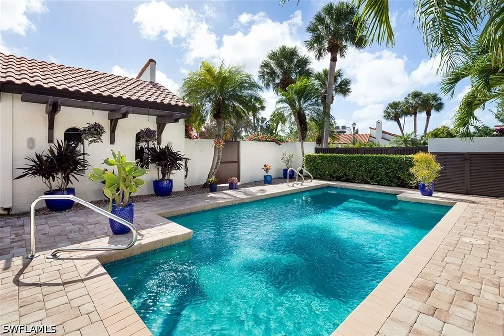 565 Tierra Mar Lane Naples FL 34108