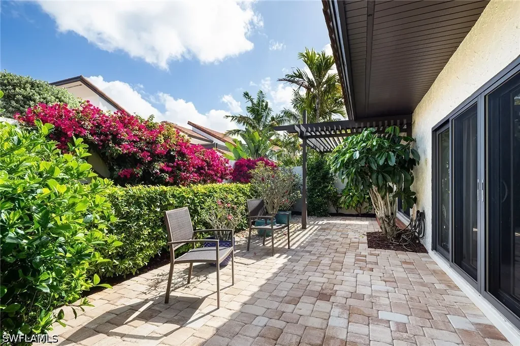 565 Tierra Mar Lane Naples FL 34108