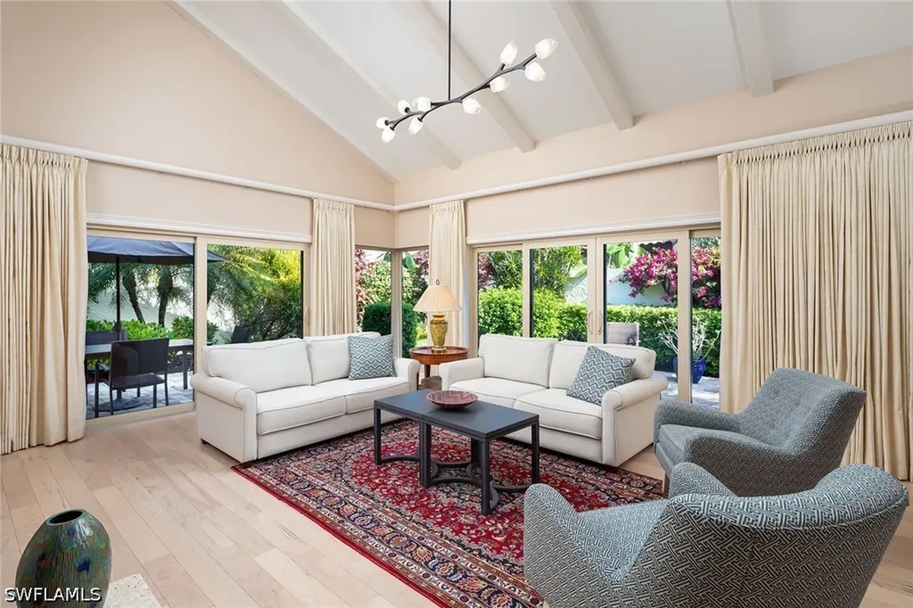 565 Tierra Mar Lane Naples FL 34108