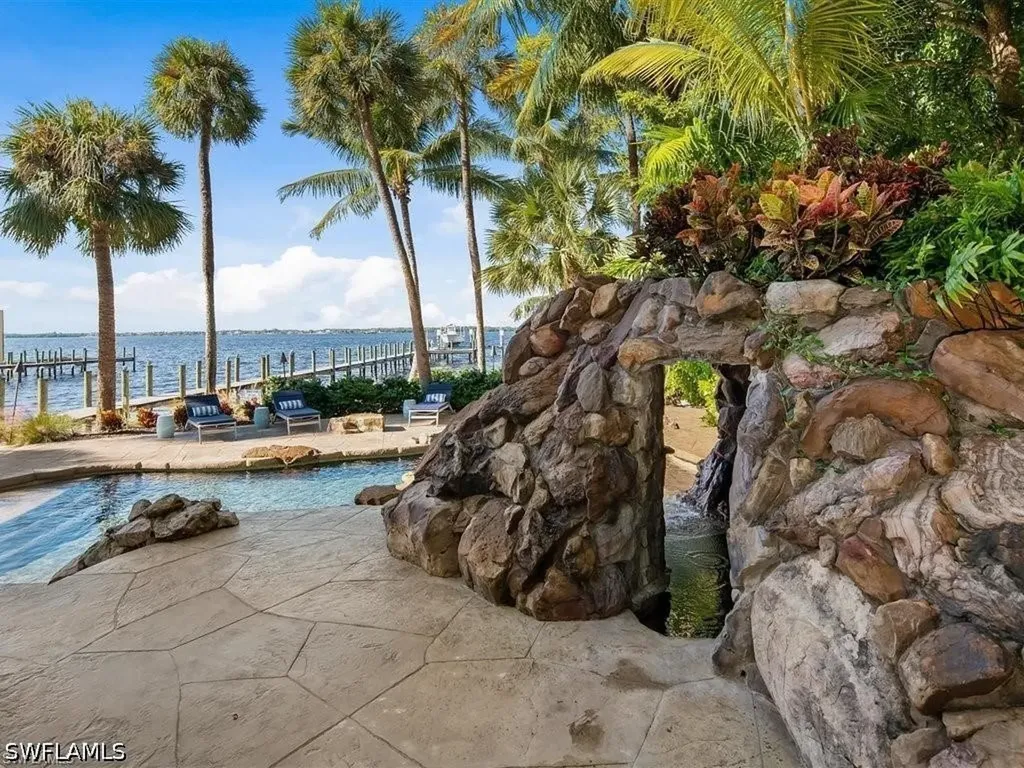 100 Fairview Avenue Fort Myers FL 33905