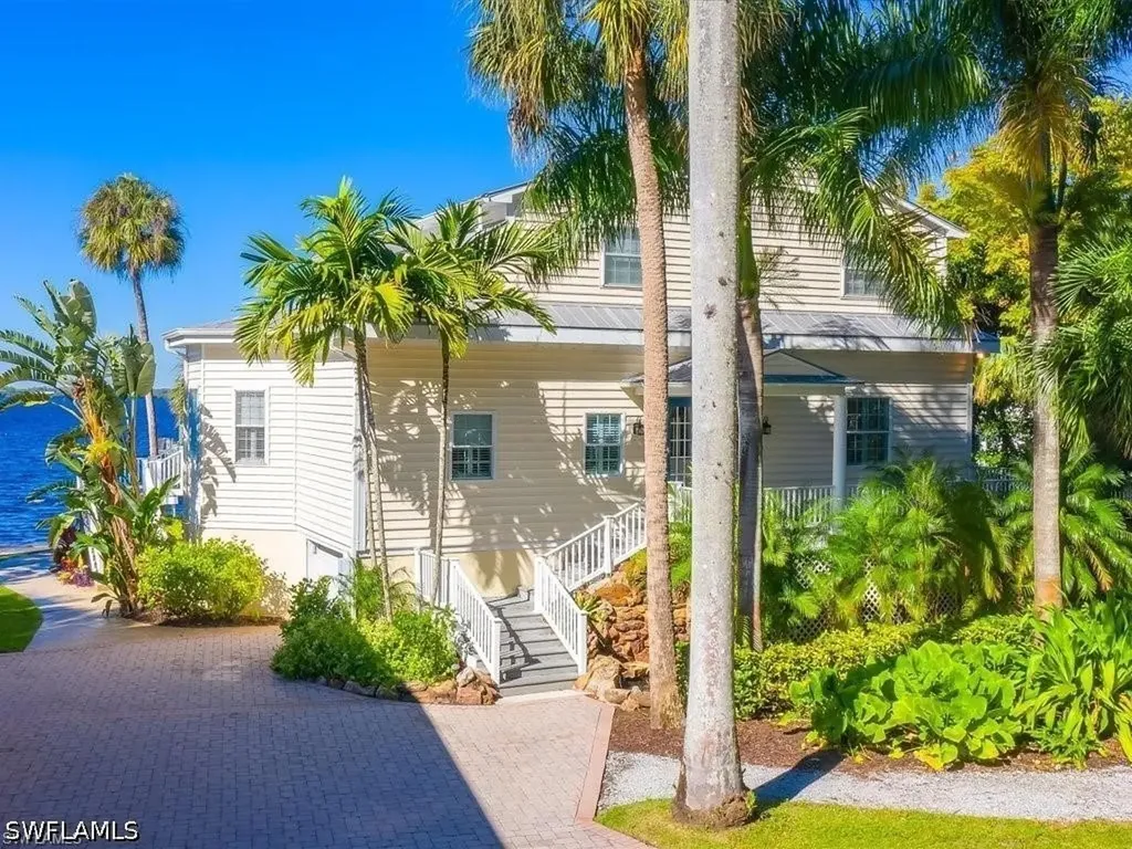 100 Fairview Avenue Fort Myers FL 33905