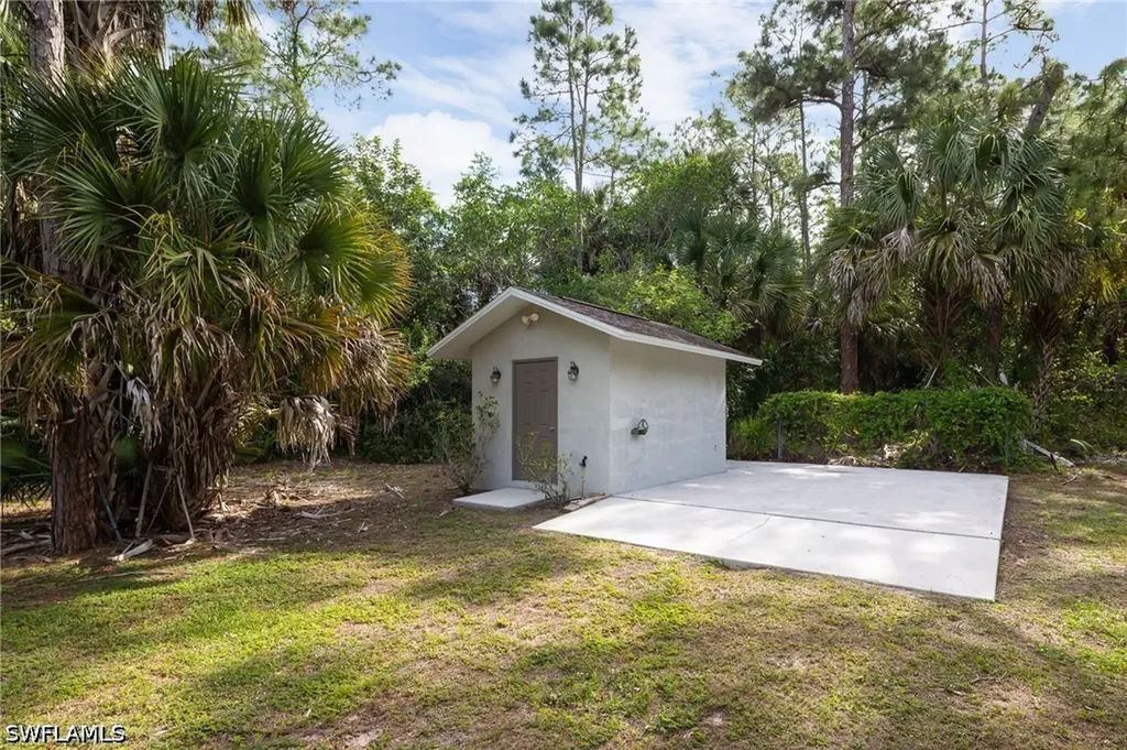 380 6th Street NE Naples FL 34120
