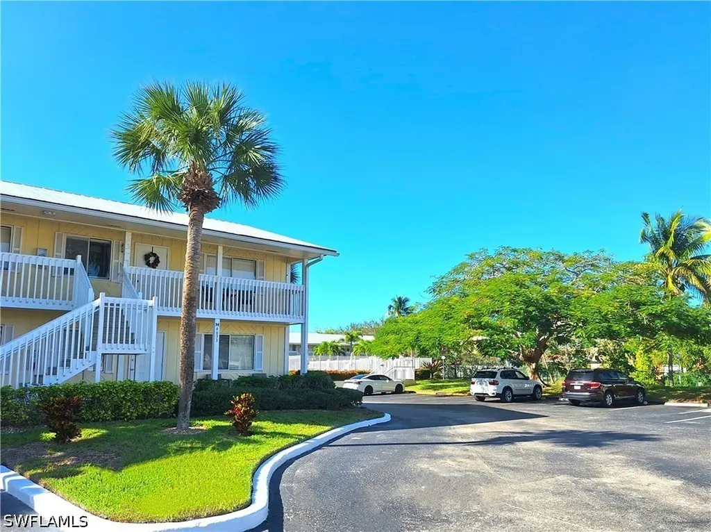 4633 Bayshore Drive Naples FL 34112