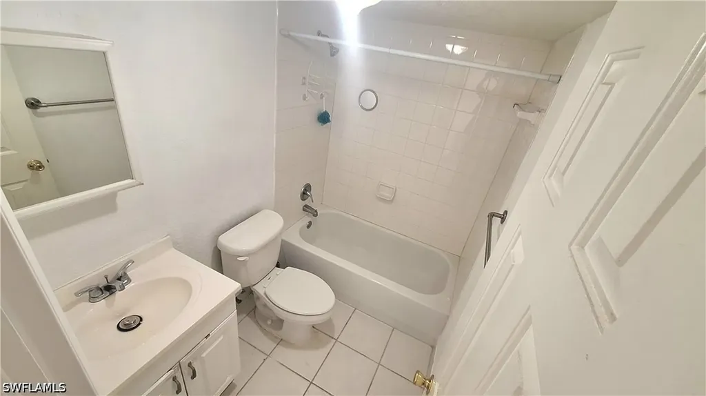 4633 Bayshore Drive Naples FL 34112