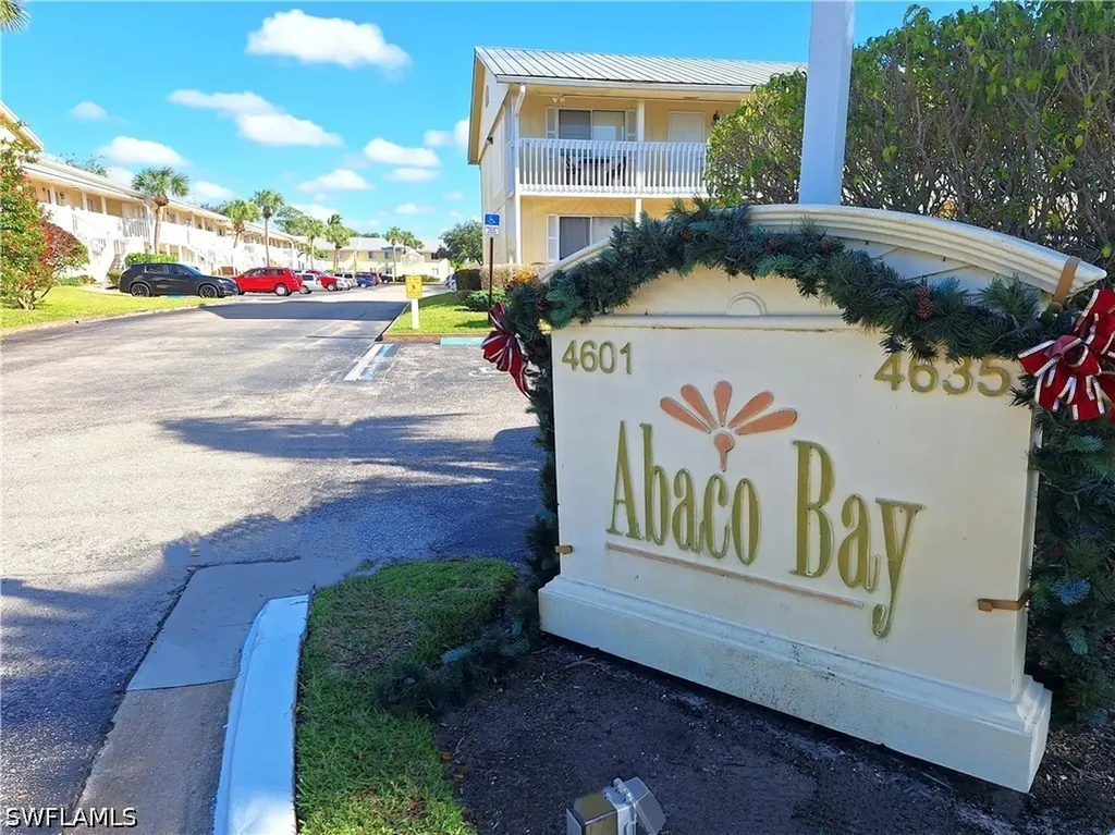 4633 Bayshore Drive Naples FL 34112