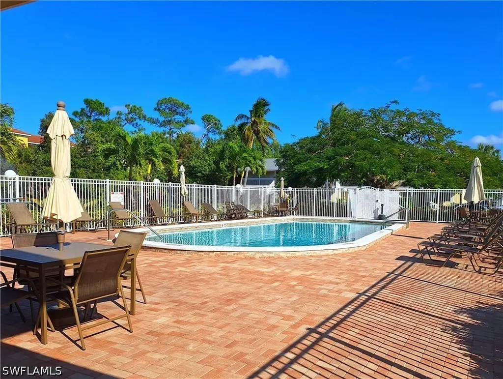 4633 Bayshore Drive Naples FL 34112
