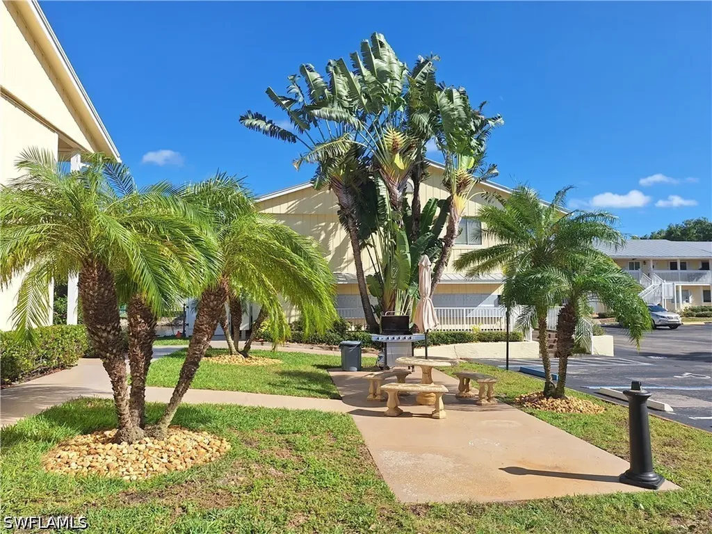 4633 Bayshore Drive Naples FL 34112