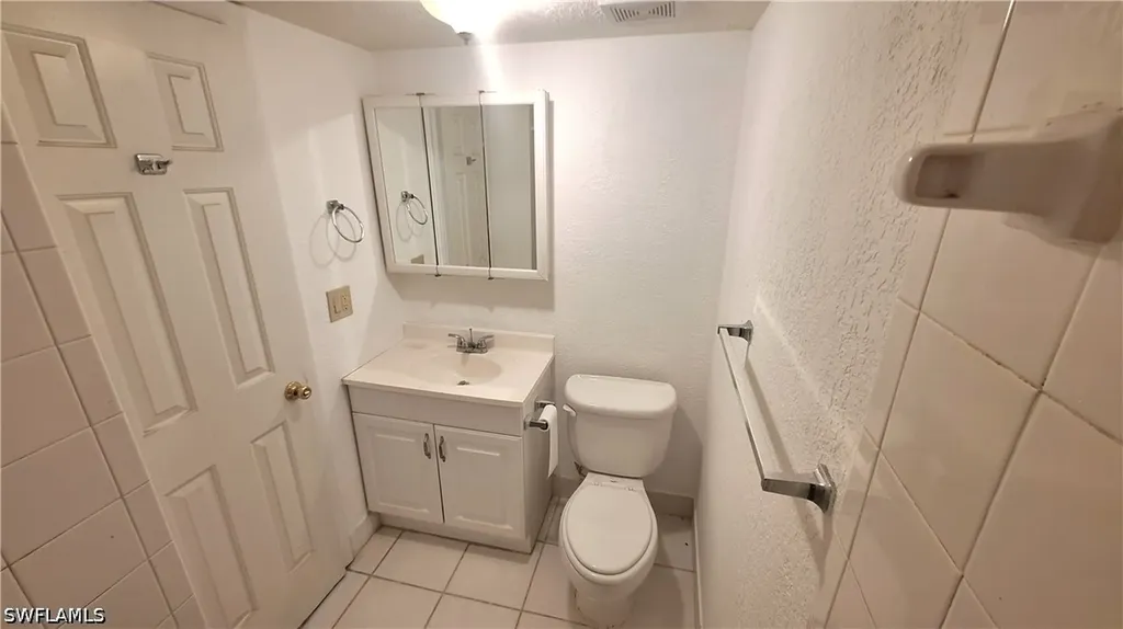 4633 Bayshore Drive Naples FL 34112