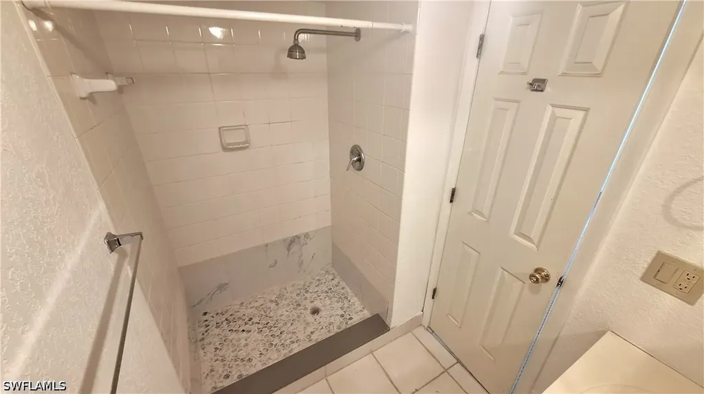 4633 Bayshore Drive Naples FL 34112