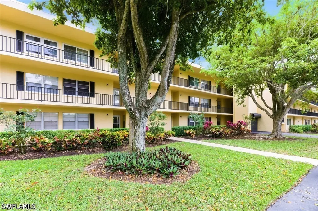 1087 Forest Lakes Drive Naples FL 34105