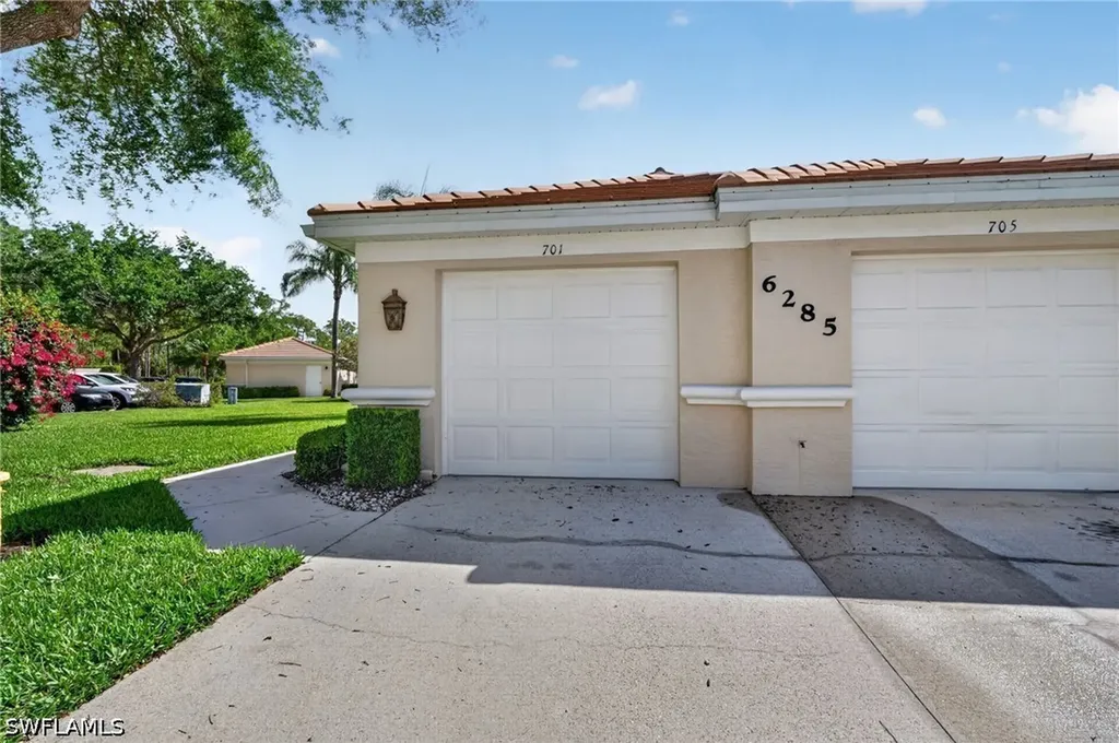6285 Wilshire Pines Circle Naples FL 34109