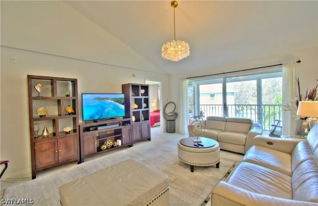 9590 Victoria Lane Naples FL 34109