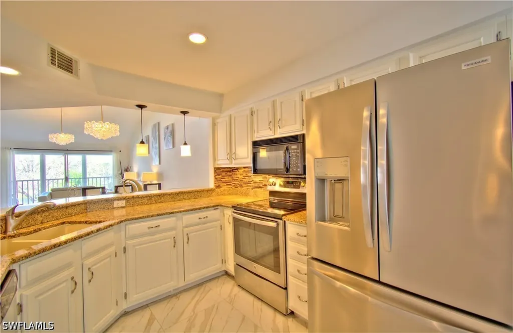 9590 Victoria Lane Naples FL 34109