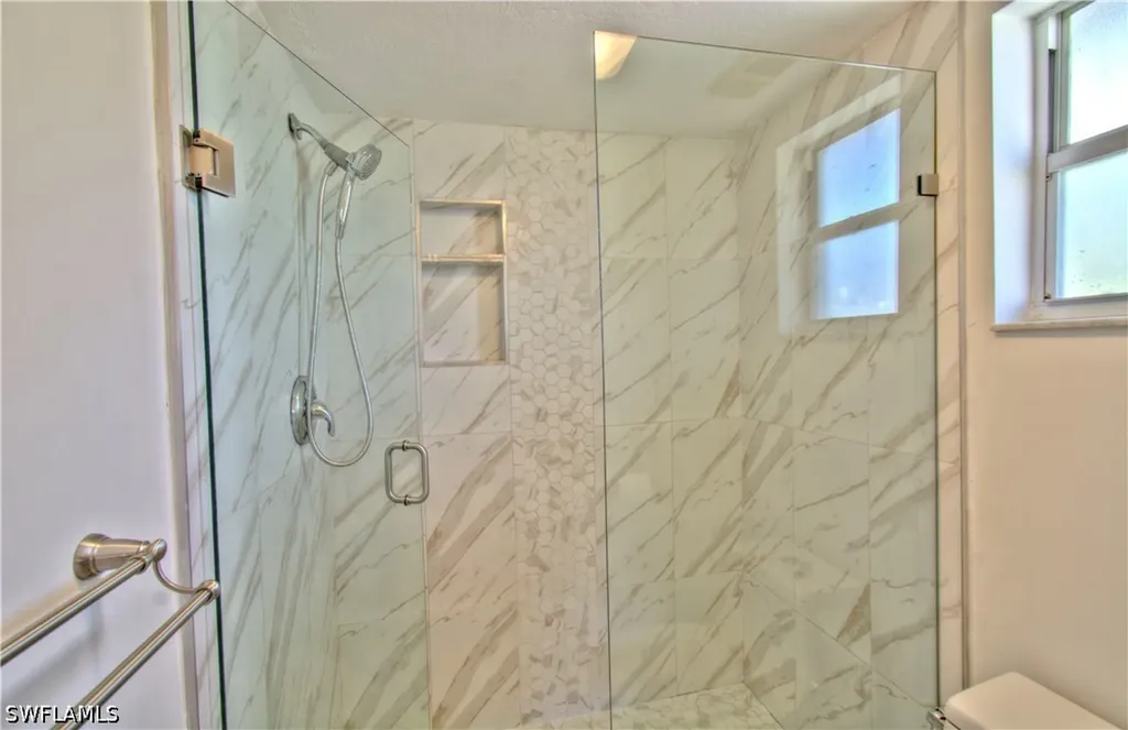 9590 Victoria Lane Naples FL 34109