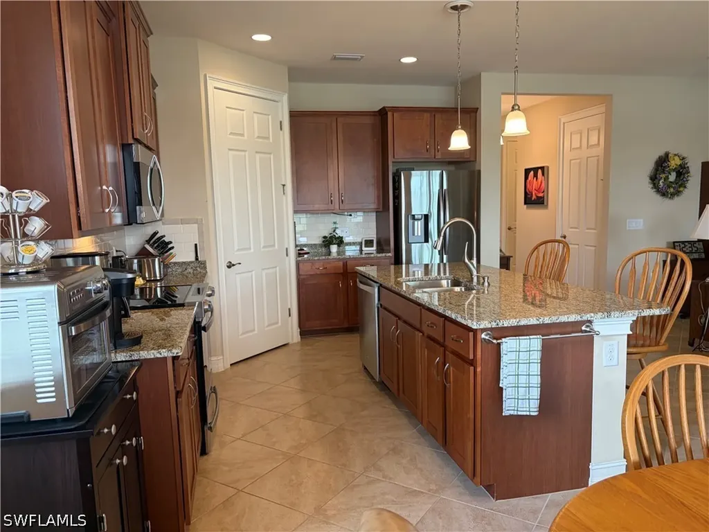 3156 Amadora Circle Cape Coral FL 33909