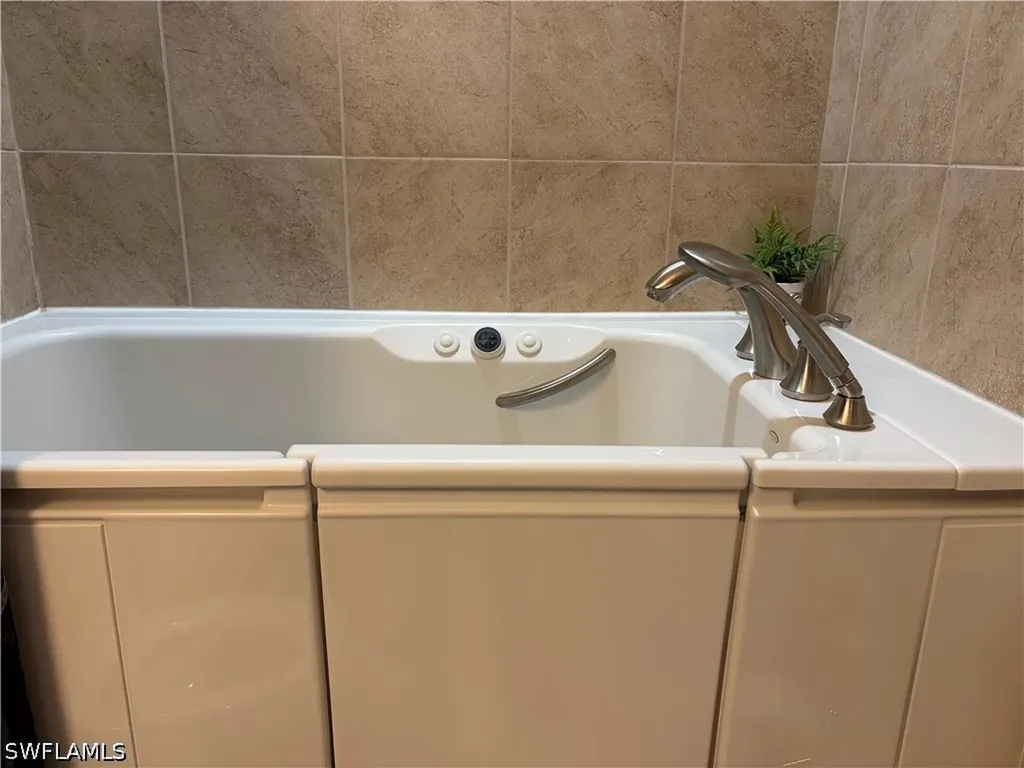 3156 Amadora Circle Cape Coral FL 33909