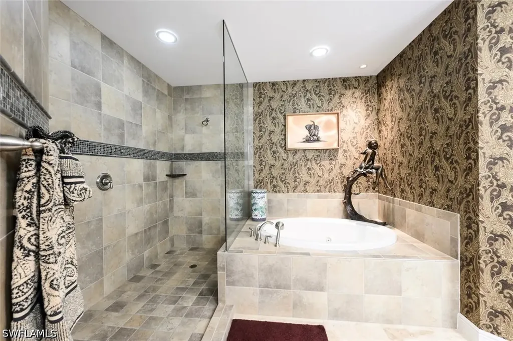 2538 Marquesa Royale Lane Naples FL 34109