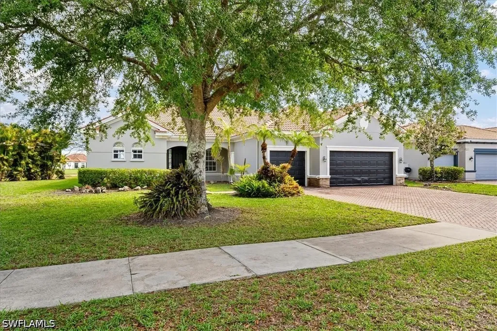 2099 Grove Drive Naples FL 34120