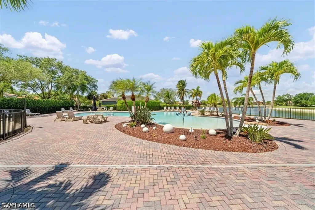 2099 Grove Drive Naples FL 34120