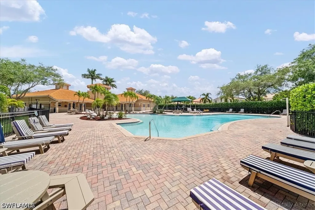 2099 Grove Drive Naples FL 34120