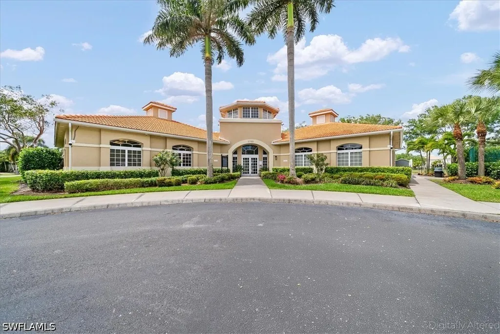 2099 Grove Drive Naples FL 34120