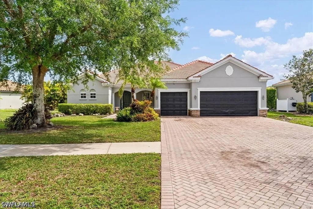 2099 Grove Drive Naples FL 34120