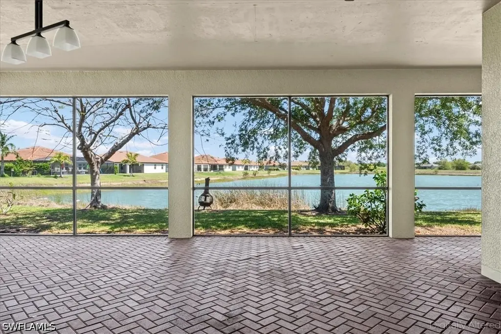 2099 Grove Drive Naples FL 34120