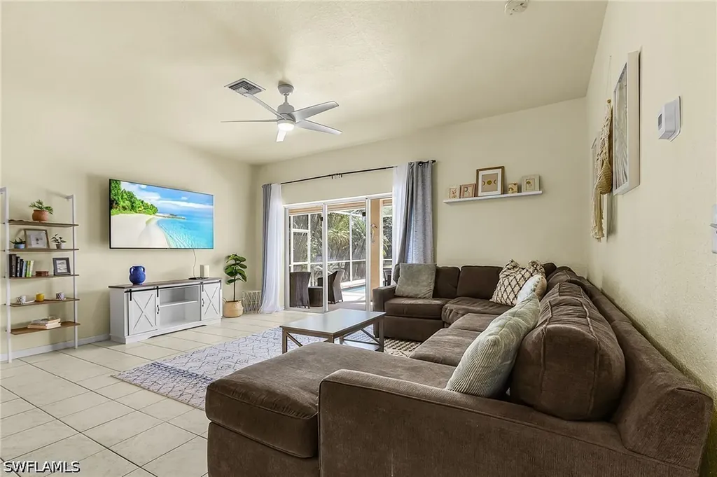 1217 SW 1st Avenue Cape Coral FL 33991