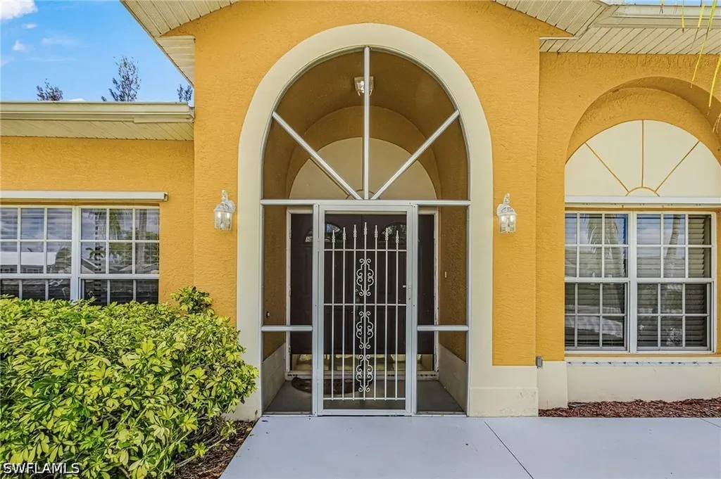 1217 SW 1st Avenue Cape Coral FL 33991
