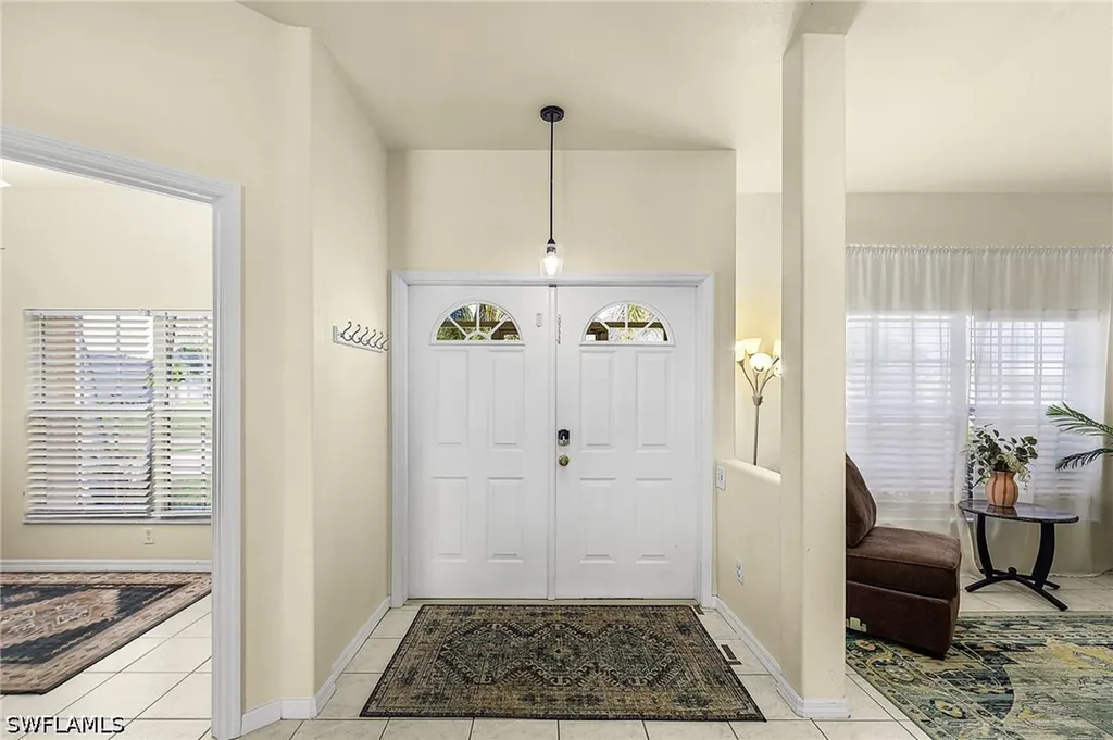 1217 SW 1st Avenue Cape Coral FL 33991