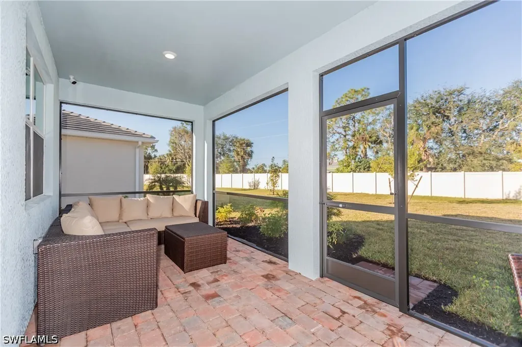 267 Tamarindo Lane Naples FL 34114