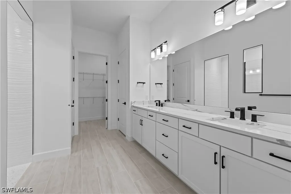 2090 Don Benito Way Naples FL 34120