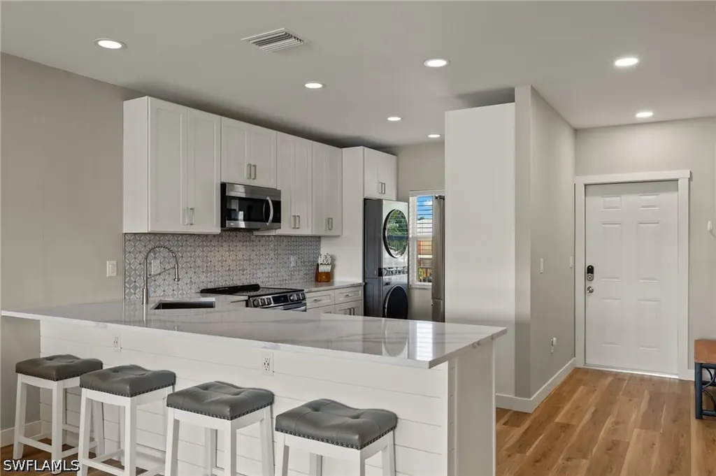 1942 Beach Parkway Cape Coral FL 33904