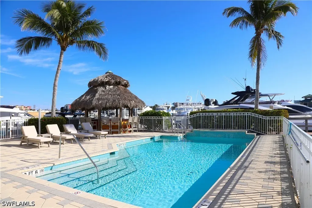 909 10th Street S Naples FL 34102