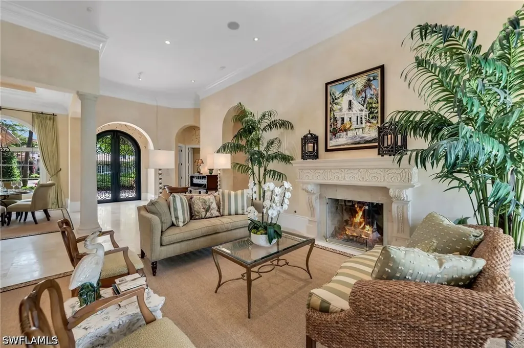 2045 Isla Vista Lane Naples FL 34105
