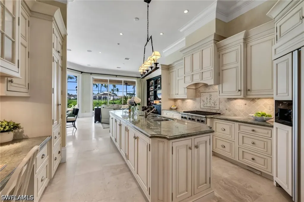 2045 Isla Vista Lane Naples FL 34105