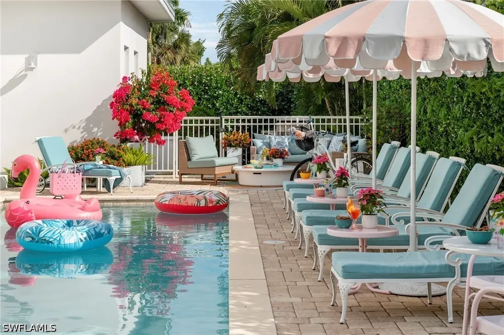 10042 Vanderbilt Drive Naples FL 34108