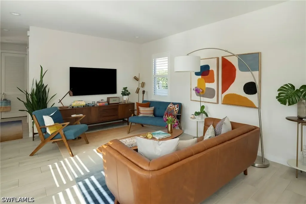 10042 Vanderbilt Drive Naples FL 34108