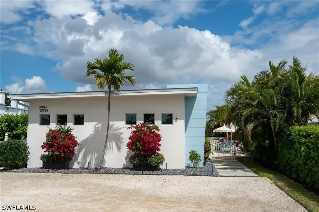 10042 Vanderbilt Drive Naples FL 34108