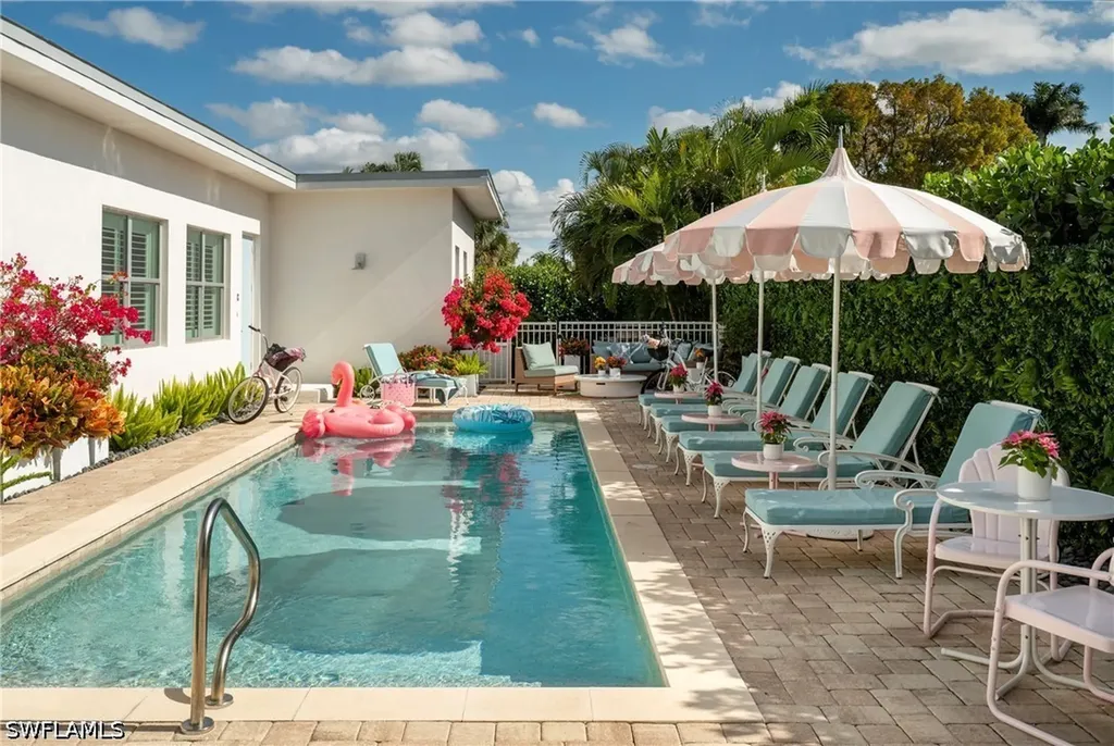 10042 Vanderbilt Drive Naples FL 34108