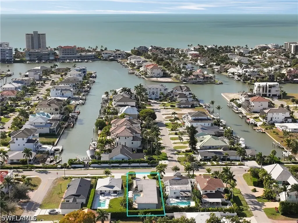 10042 Vanderbilt Drive Naples FL 34108