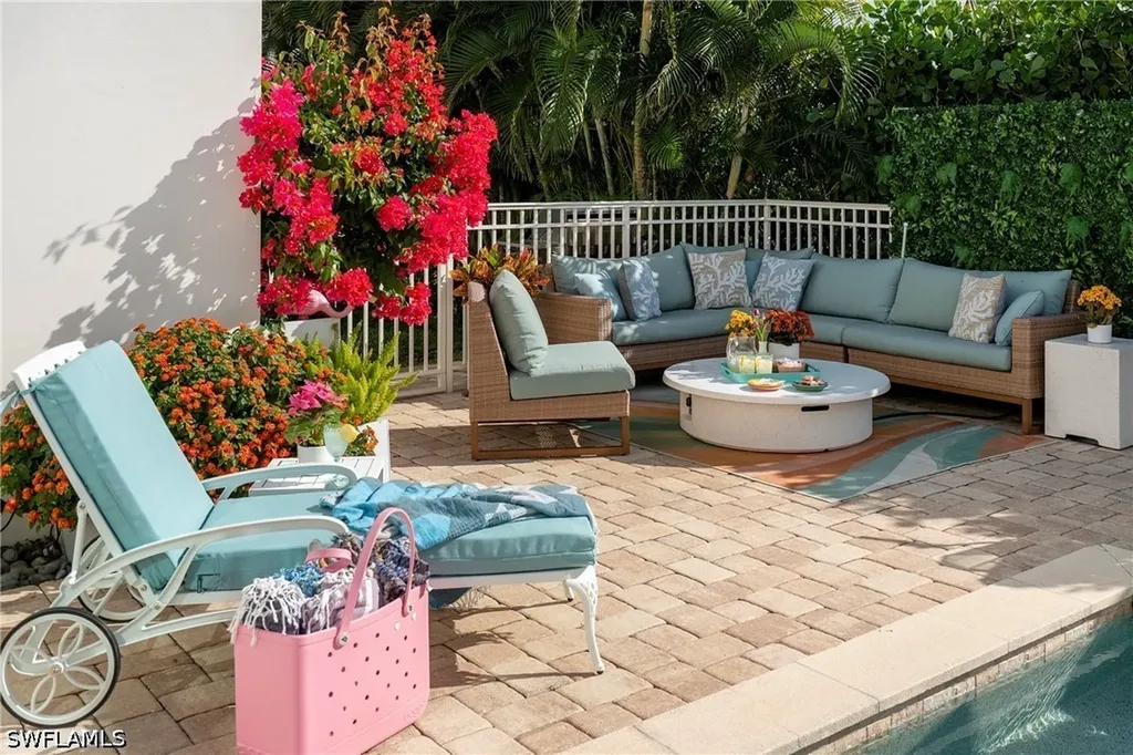 10042 Vanderbilt Drive Naples FL 34108