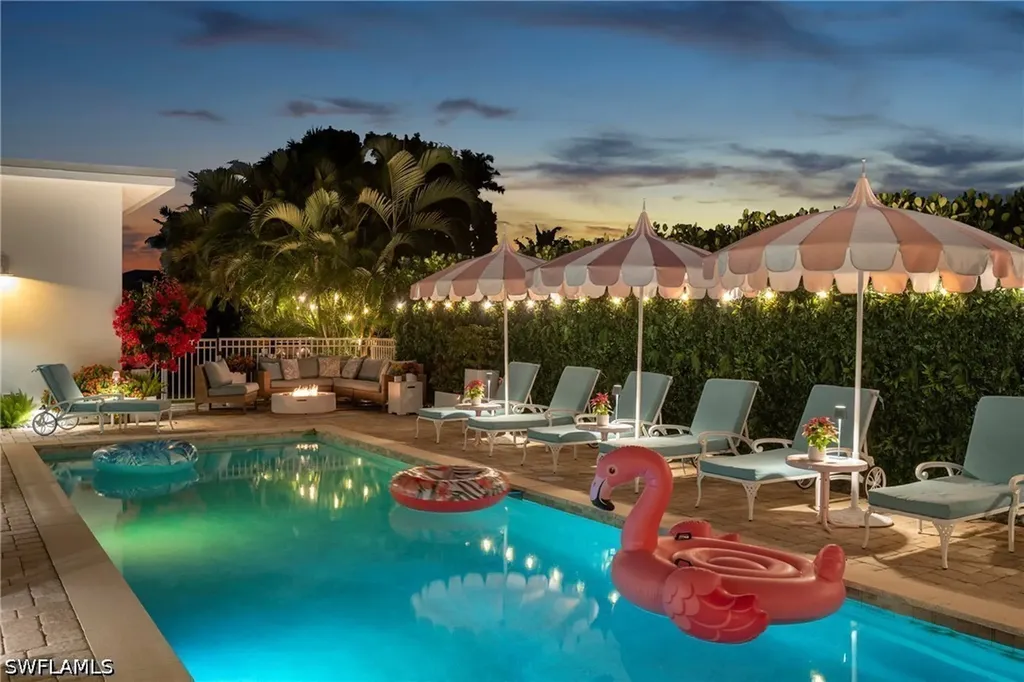 10042 Vanderbilt Drive Naples FL 34108