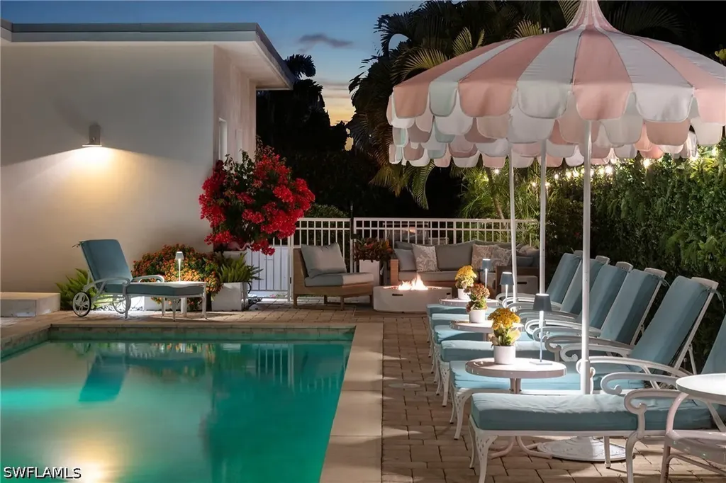 10042 Vanderbilt Drive Naples FL 34108