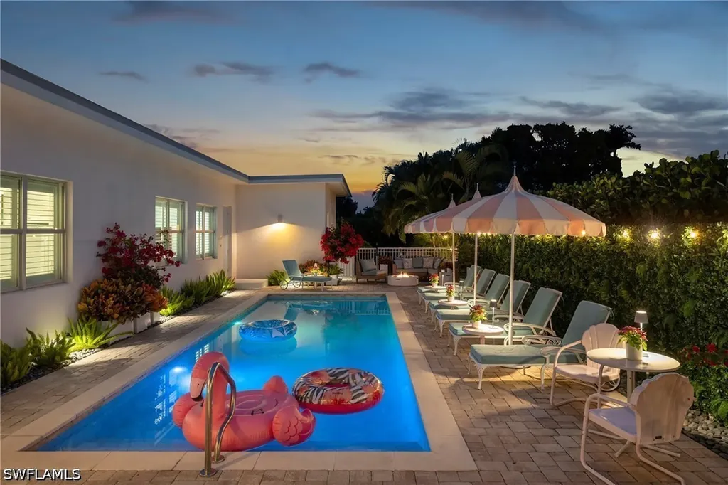 10042 Vanderbilt Drive Naples FL 34108